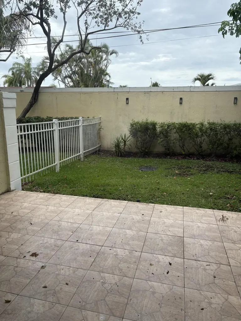 11429 NW 34th Place Sunrise FL 33323