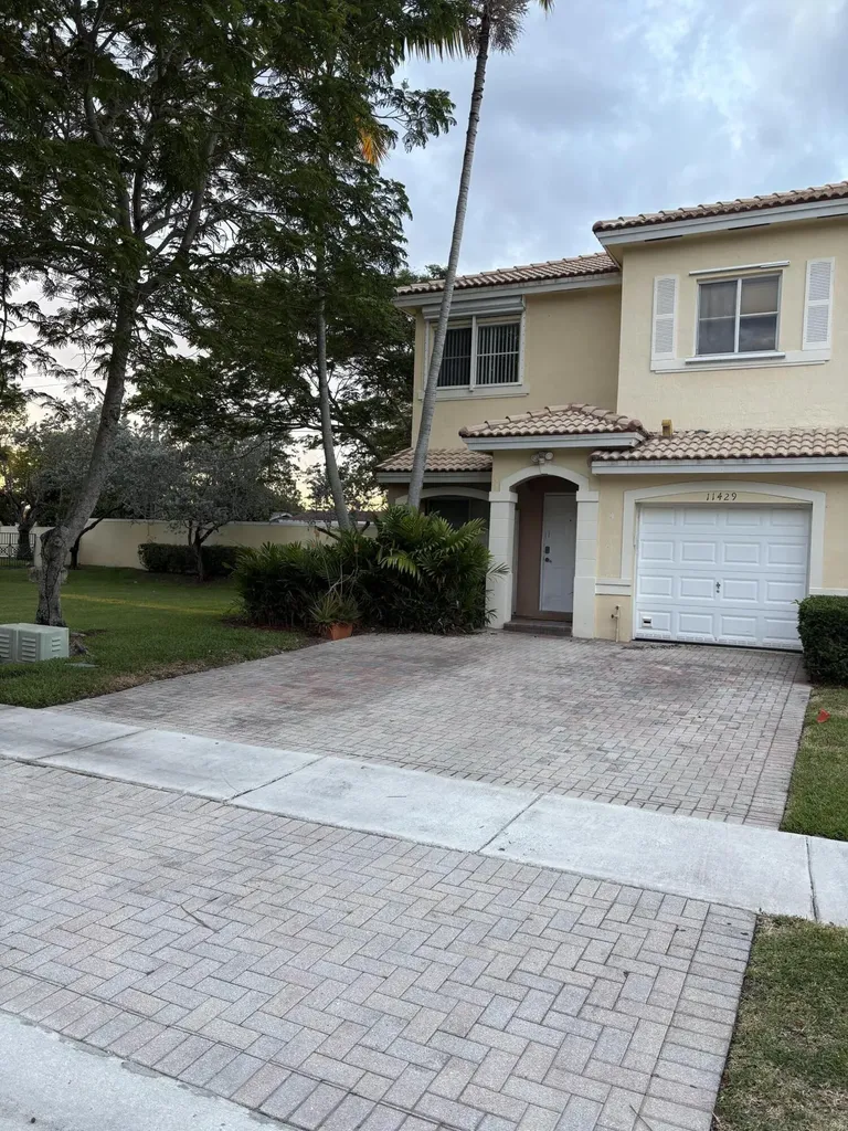11429 NW 34th Place Sunrise FL 33323