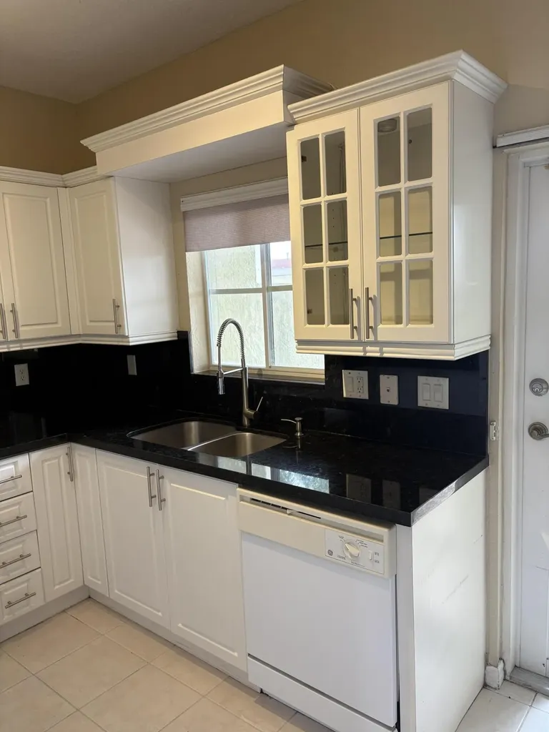 11429 NW 34th Place Sunrise FL 33323