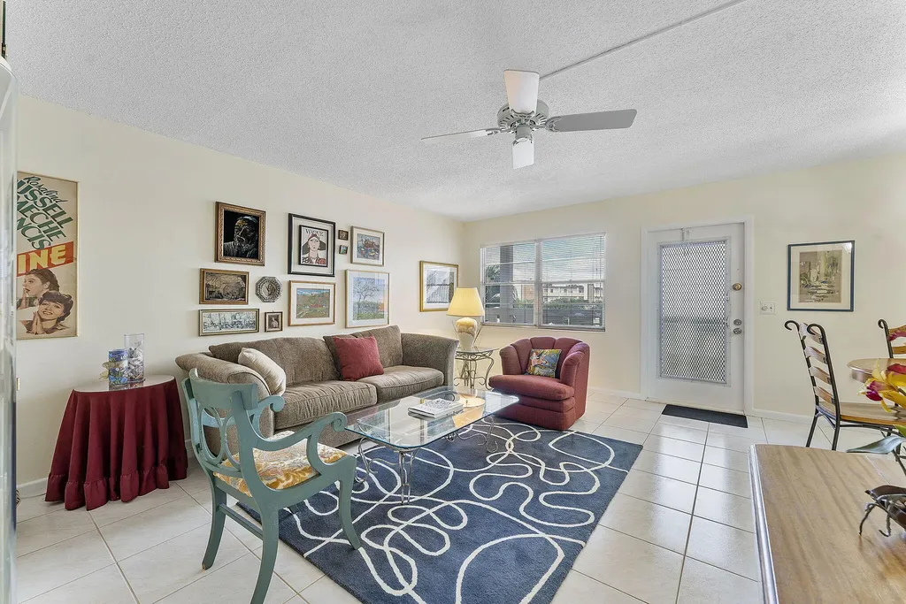 3027 Guildford B Boca Raton FL 33434