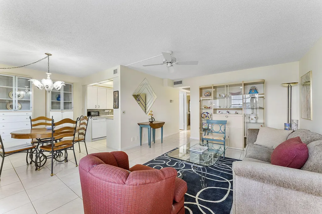 3027 Guildford B Boca Raton FL 33434