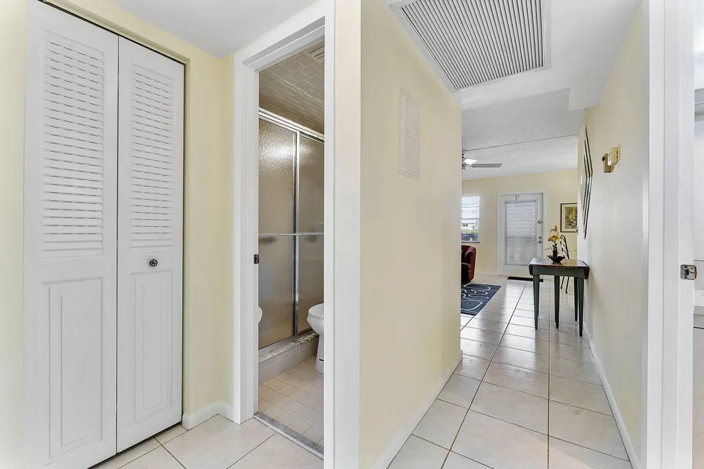3027 Guildford B Boca Raton FL 33434