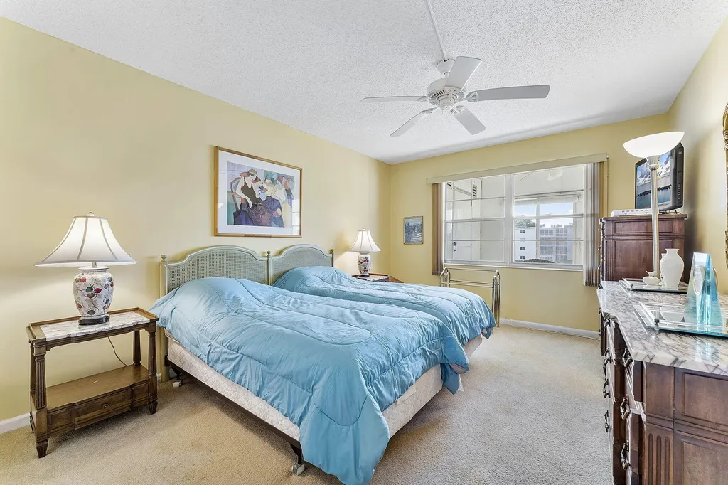 3027 Guildford B Boca Raton FL 33434