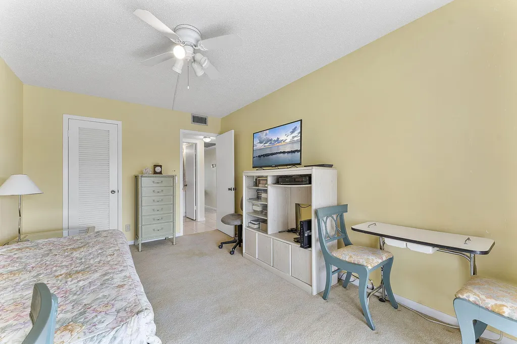 3027 Guildford B Boca Raton FL 33434