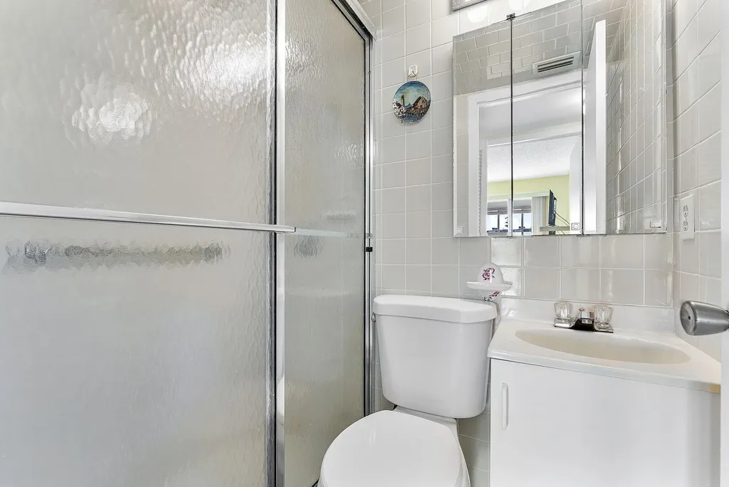 3027 Guildford B Boca Raton FL 33434