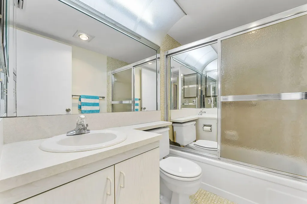 3027 Guildford B Boca Raton FL 33434