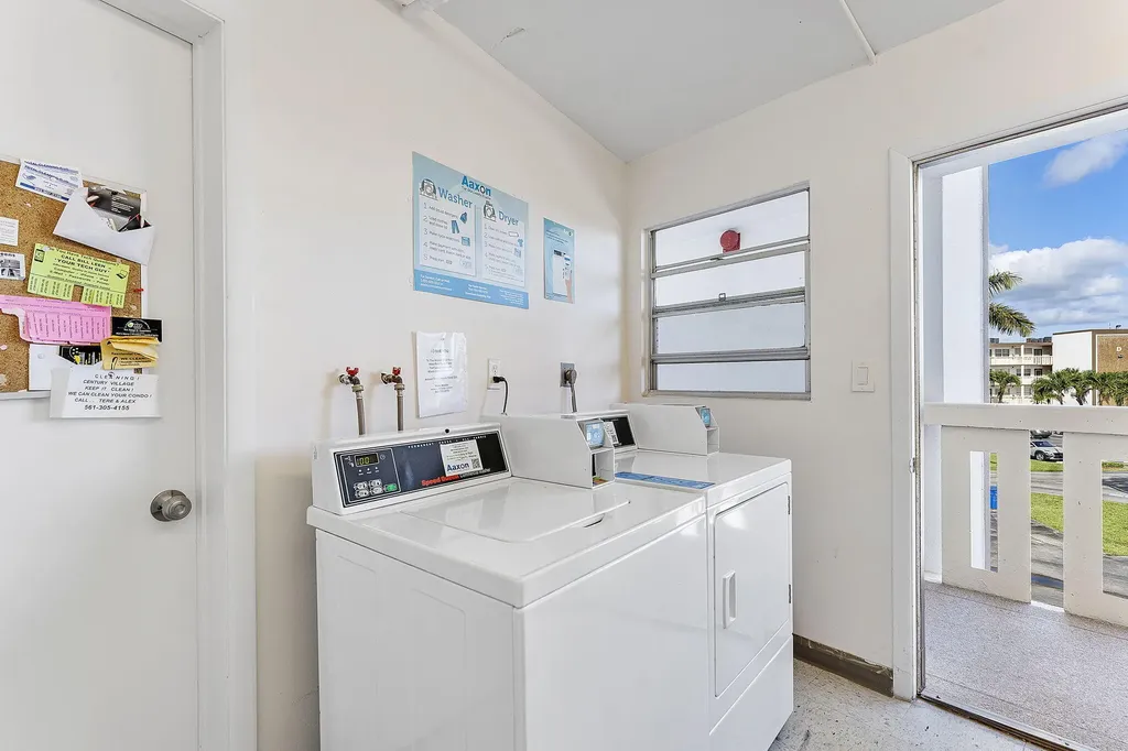 3027 Guildford B Boca Raton FL 33434
