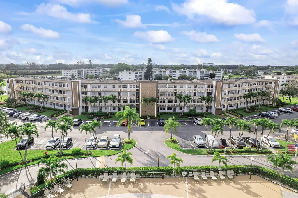 3027 Guildford B Boca Raton FL 33434