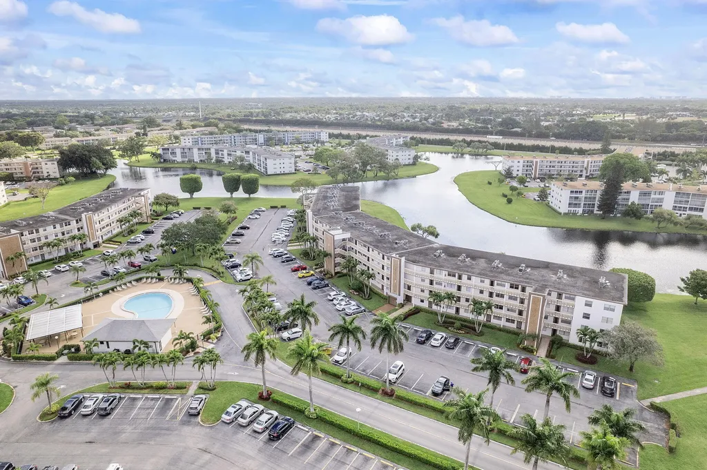3027 Guildford B Boca Raton FL 33434