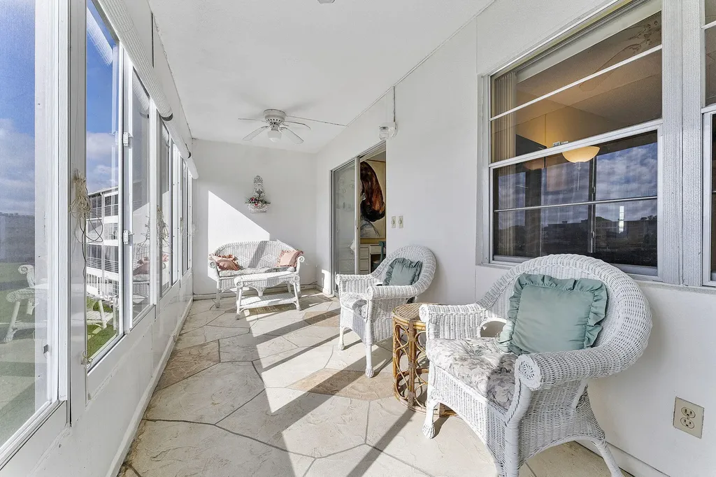 3027 Guildford B Boca Raton FL 33434