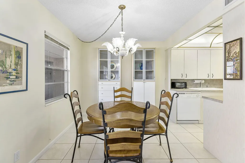 3027 Guildford B Boca Raton FL 33434
