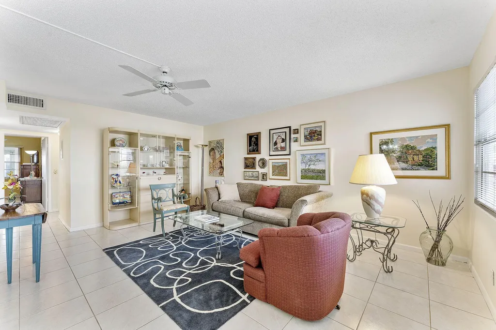 3027 Guildford B Boca Raton FL 33434