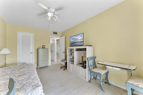 3027 Guildford B Boca Raton FL 33434