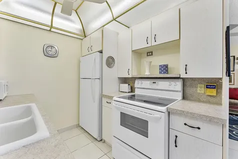 3027 Guildford B Boca Raton FL 33434