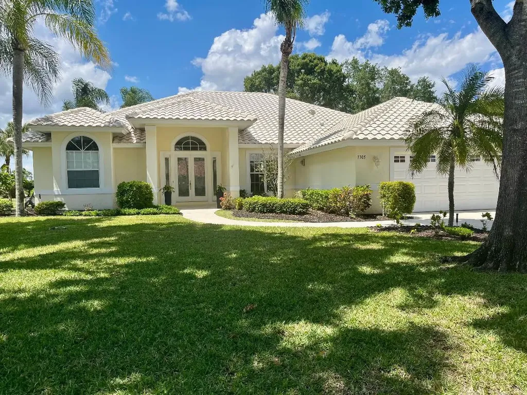 1305 SW Bent Pine Cove Port St Lucie FL 34986