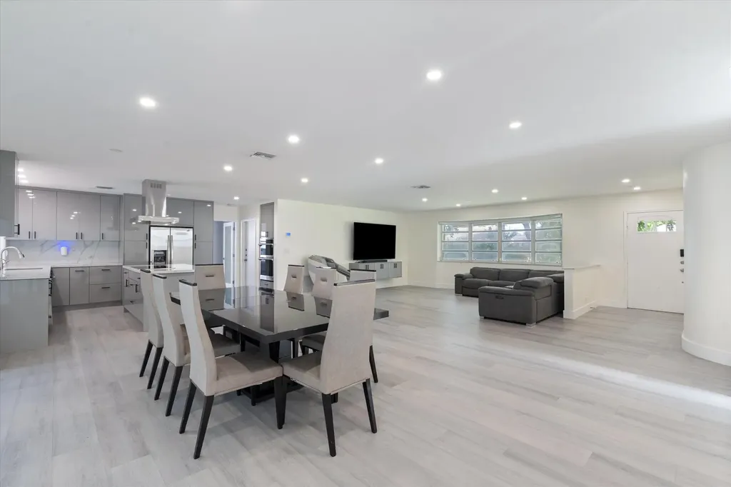 7521 SW 1st Street Plantation FL 33317
