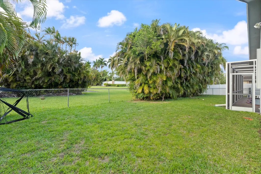 7521 SW 1st Street Plantation FL 33317
