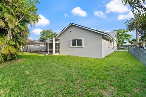 7521 SW 1st Street Plantation FL 33317