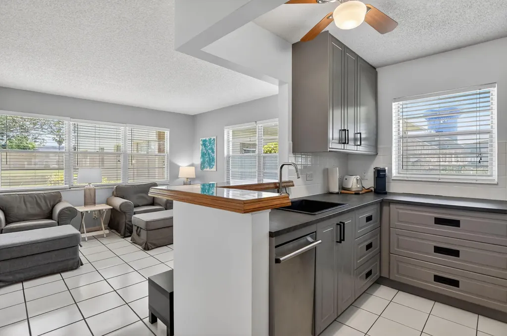 492 W Tilford Deerfield Beach FL 33442