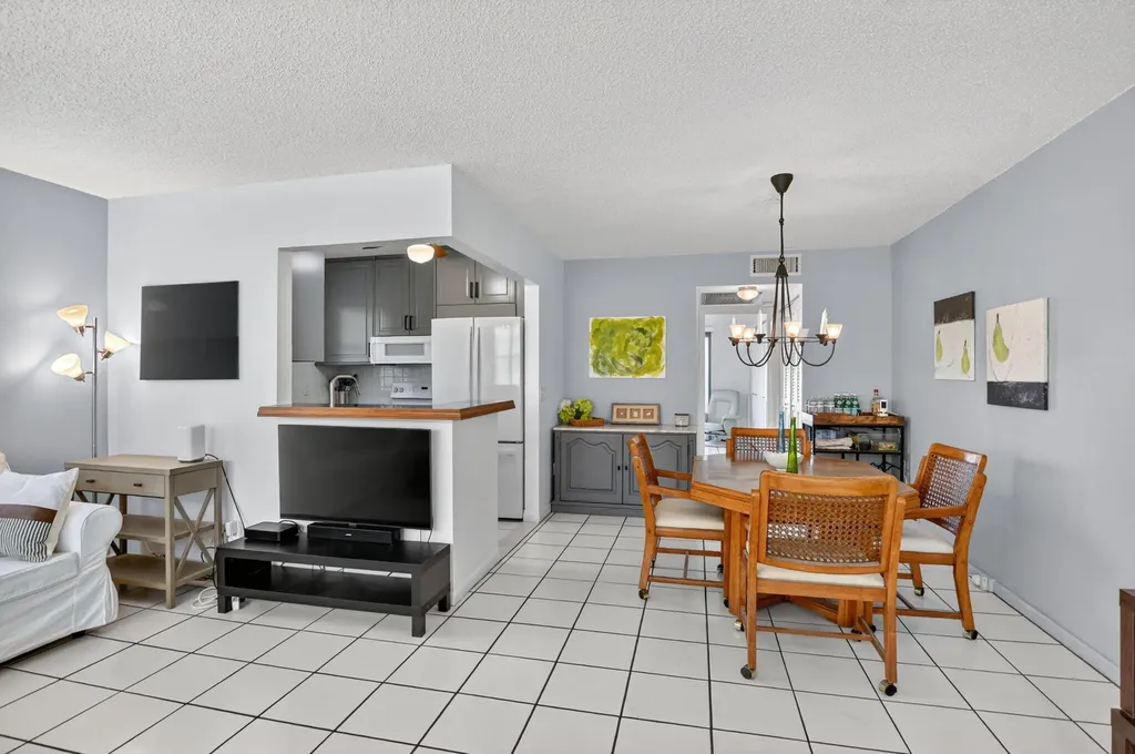 492 W Tilford Deerfield Beach FL 33442