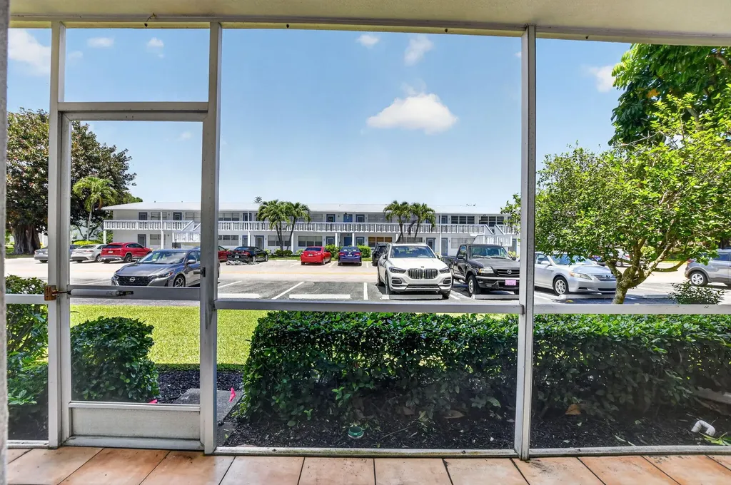 492 W Tilford Deerfield Beach FL 33442