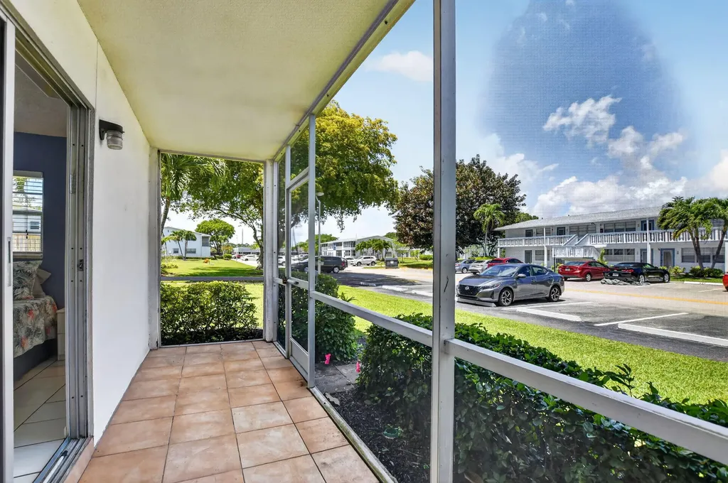 492 W Tilford Deerfield Beach FL 33442