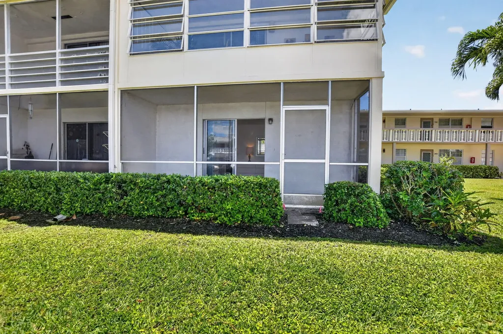 492 W Tilford Deerfield Beach FL 33442