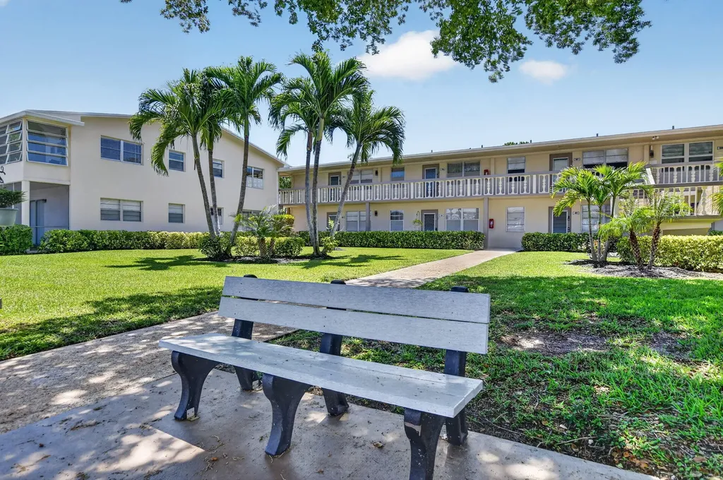 492 W Tilford Deerfield Beach FL 33442