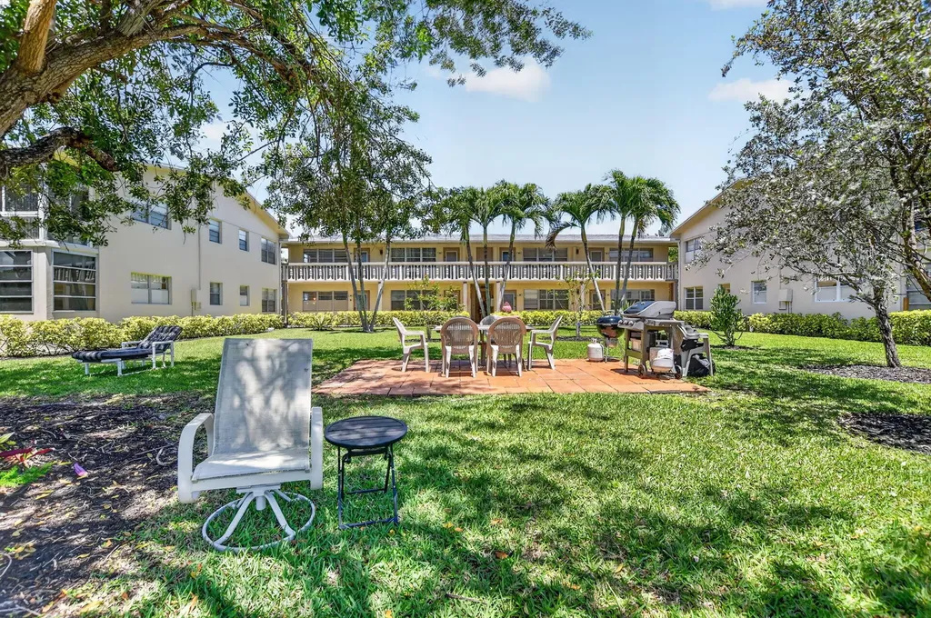 492 W Tilford Deerfield Beach FL 33442