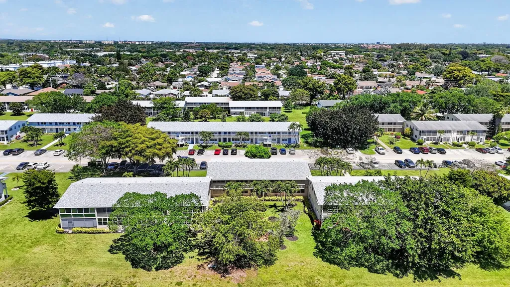 492 W Tilford Deerfield Beach FL 33442