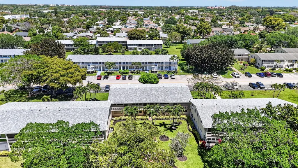 492 W Tilford Deerfield Beach FL 33442