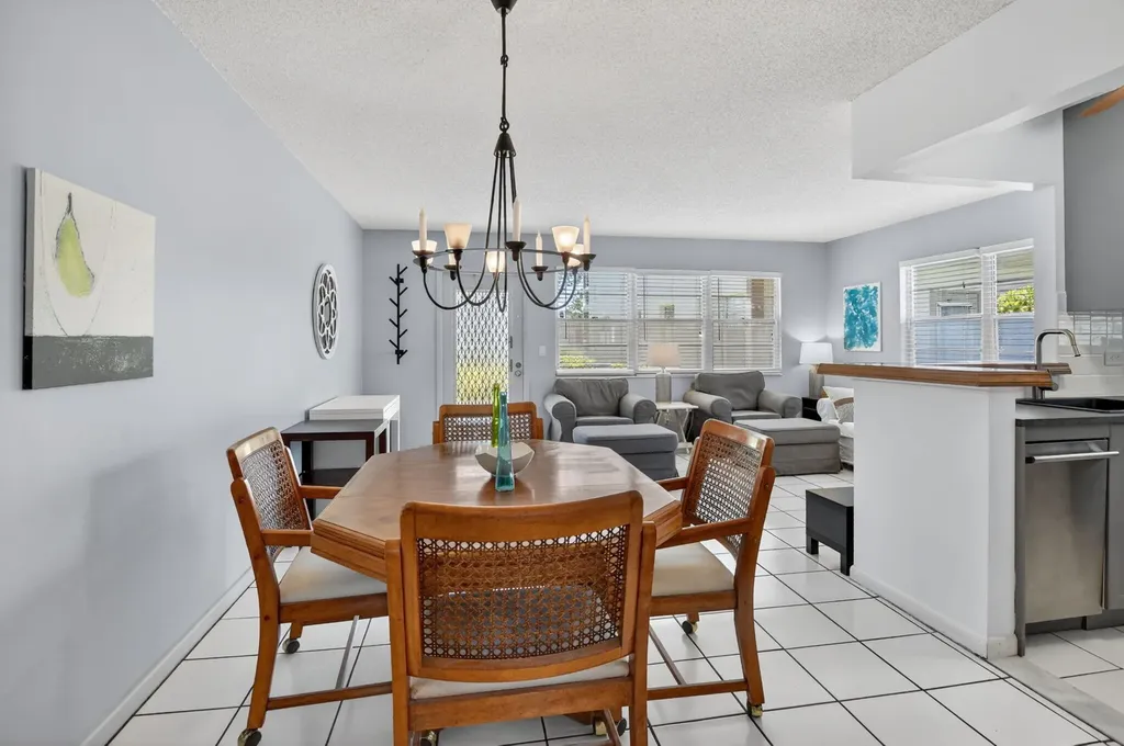 492 W Tilford Deerfield Beach FL 33442