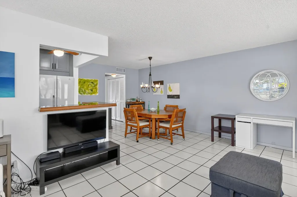 492 W Tilford Deerfield Beach FL 33442
