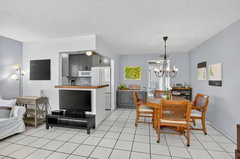 492 W Tilford Deerfield Beach FL 33442