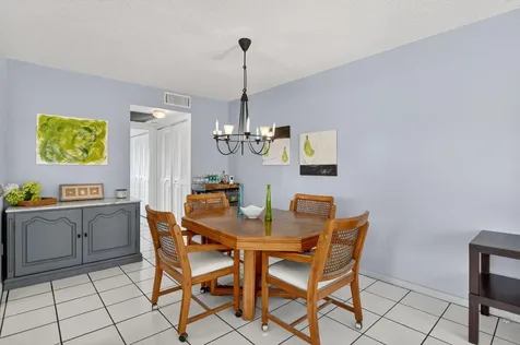 492 W Tilford Deerfield Beach FL 33442