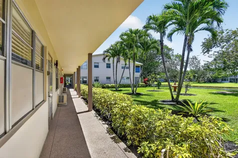 492 W Tilford Deerfield Beach FL 33442