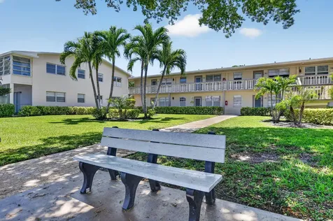 492 W Tilford Deerfield Beach FL 33442