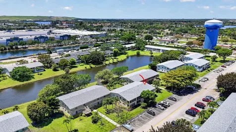 492 W Tilford Deerfield Beach FL 33442