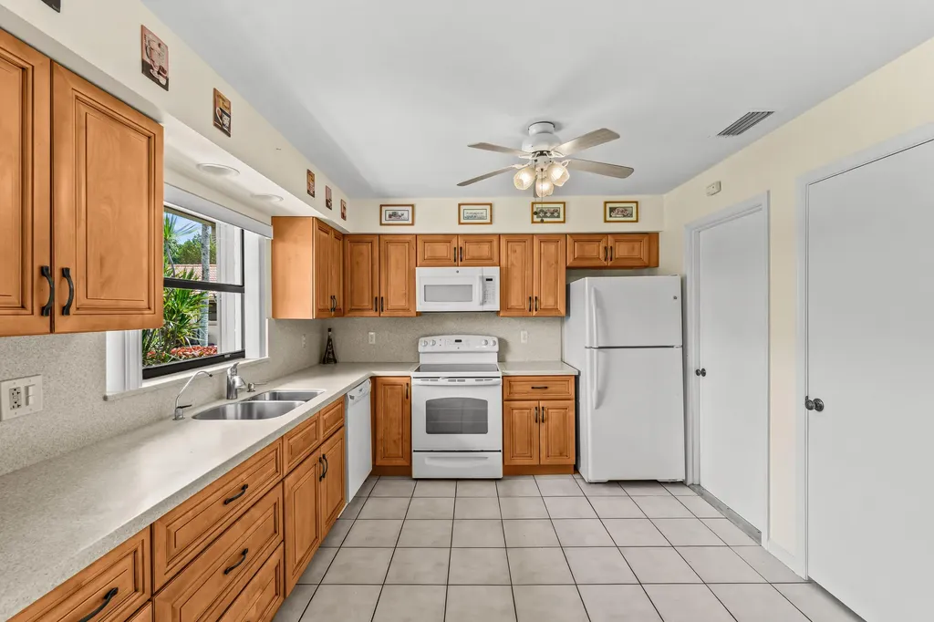 4625 Rosewood Tree Court Boynton Beach FL 33436