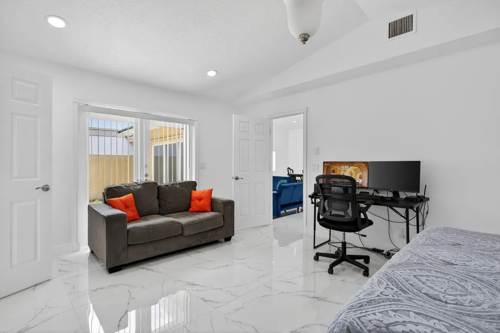 1873 NW 97th Terrace Coral Springs FL 33071
