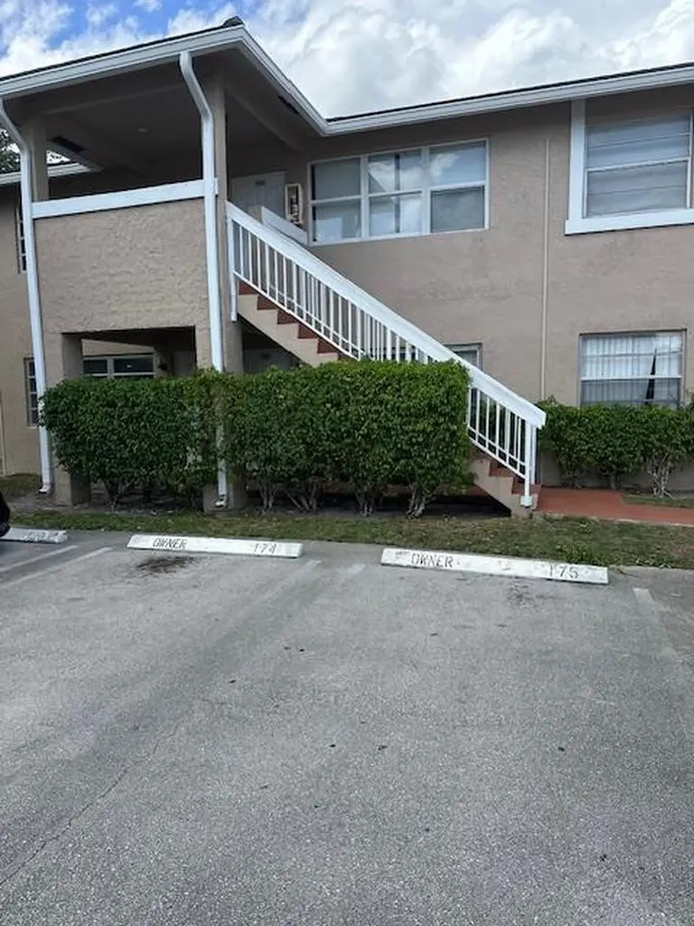 1004 Twin Lakes Drive Coral Springs FL 33071
