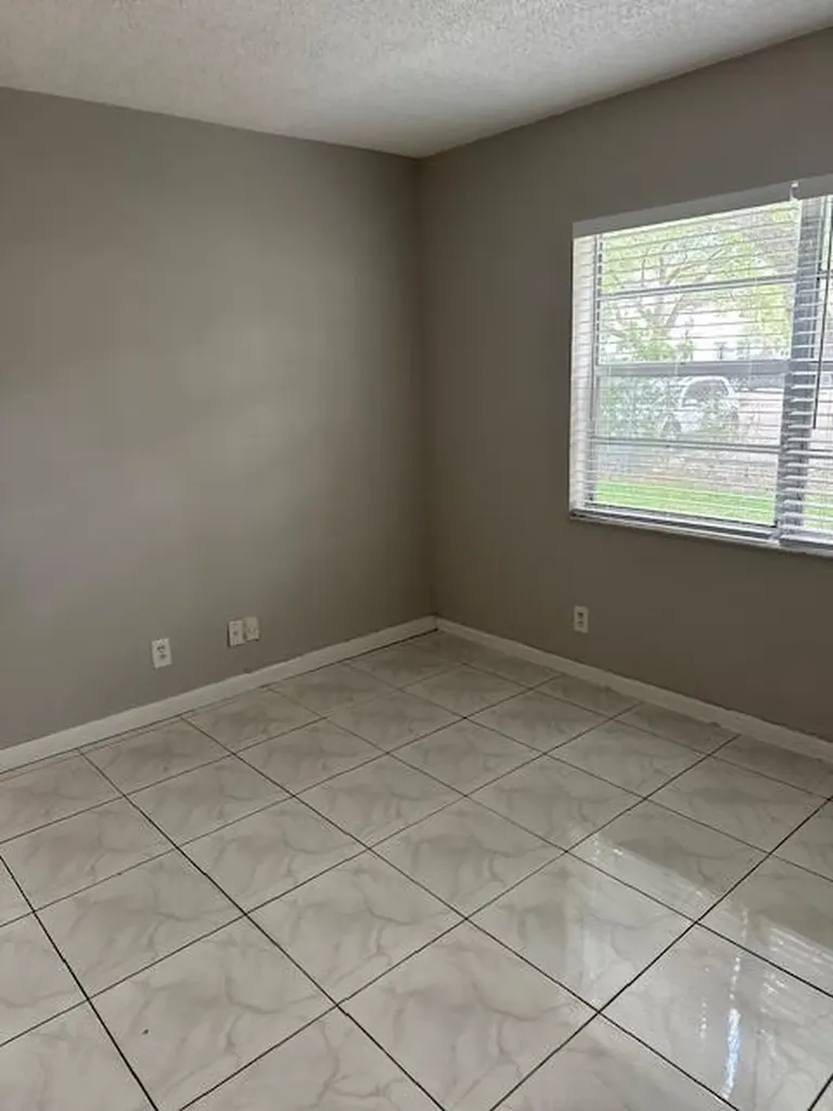 1004 Twin Lakes Drive Coral Springs FL 33071