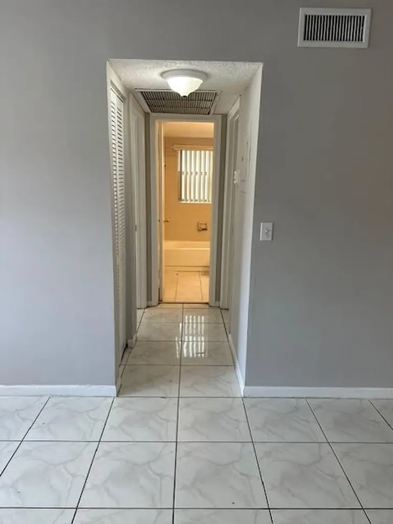 1004 Twin Lakes Drive Coral Springs FL 33071
