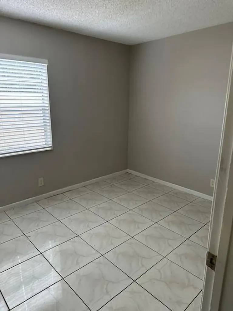 1004 Twin Lakes Drive Coral Springs FL 33071