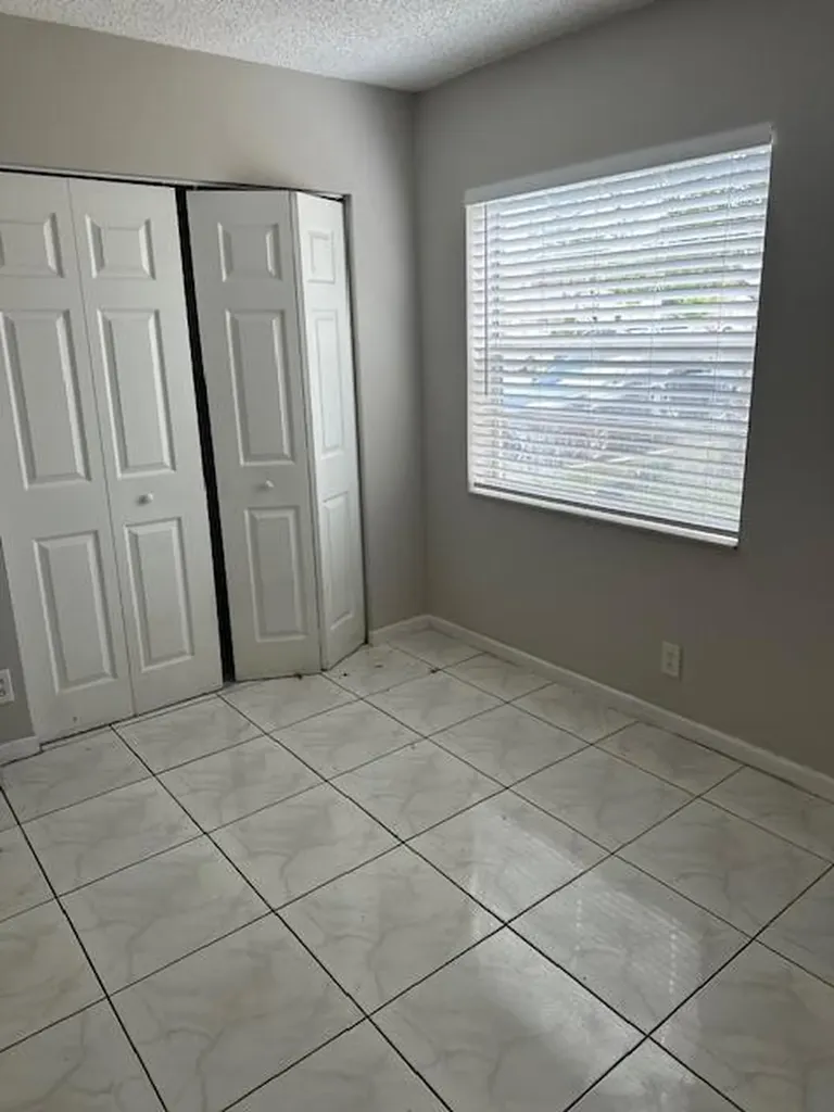 1004 Twin Lakes Drive Coral Springs FL 33071
