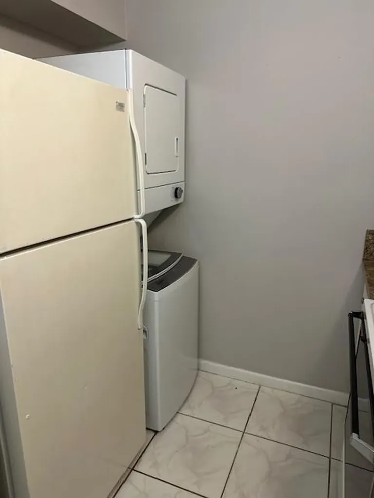 1004 Twin Lakes Drive Coral Springs FL 33071