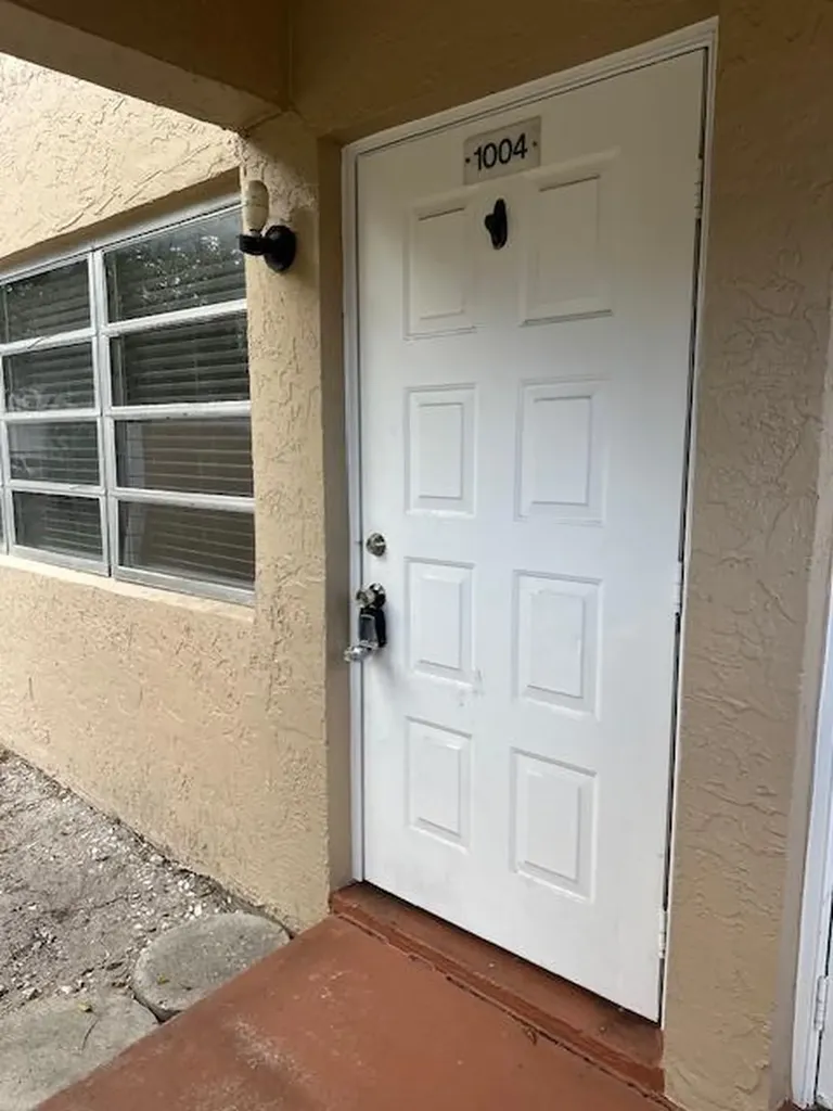 1004 Twin Lakes Drive Coral Springs FL 33071