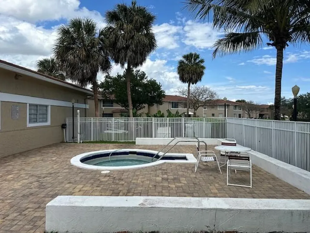 1004 Twin Lakes Drive Coral Springs FL 33071