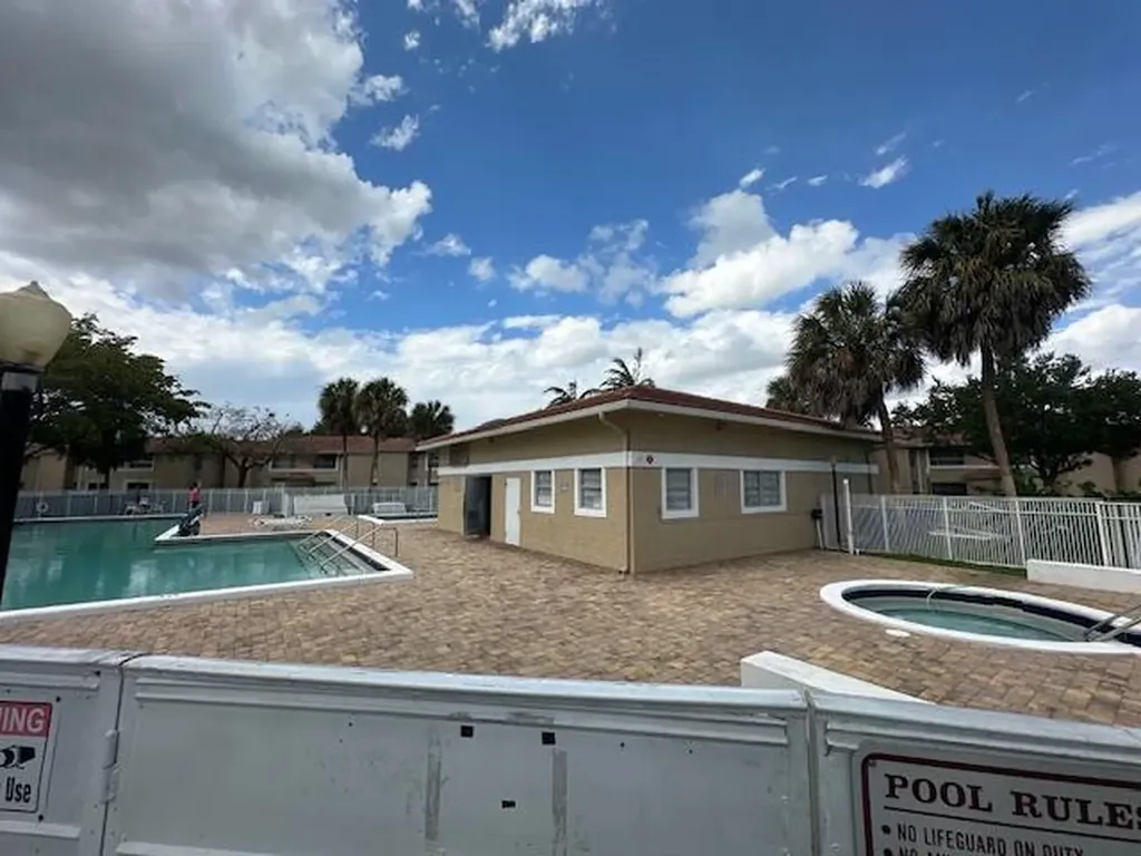1004 Twin Lakes Drive Coral Springs FL 33071
