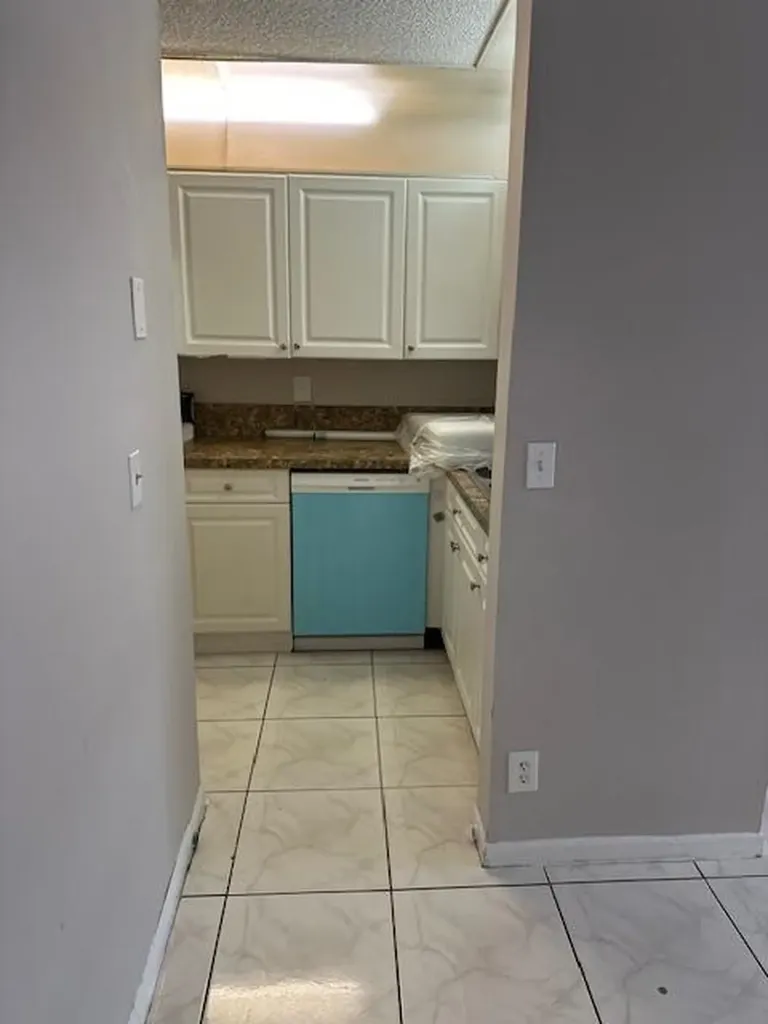 1004 Twin Lakes Drive Coral Springs FL 33071